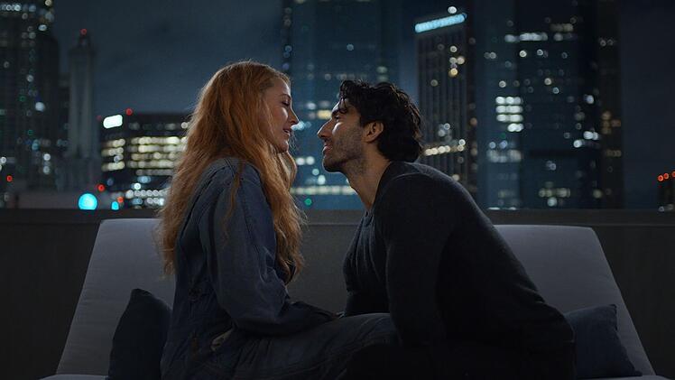 Lily Bloom (Blake Lively) glaubt, in Ryle Kincaid (Justin Baldoni) den Mann ihrer Tr&auml;ume gefunden zu haben. Aber stimmt das auch?