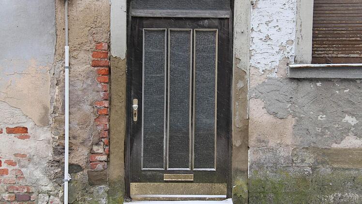 Leer stehende Häuser, wie in Münnerstadt, gehören inzwischen zum Ortsbild. Doch wenn jetzt nichts gegen den Leerstand unternommen wird, ist es vielleicht bald zu spät und die Ortskerne sterben aus. Fotos: Martina Straub