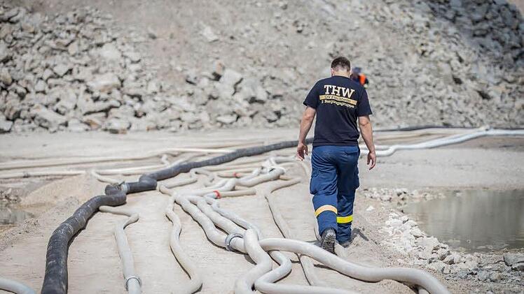 Viele Meter Schläuche wurden bei der Übung verlegt. Fotos: Florian Burkhardt