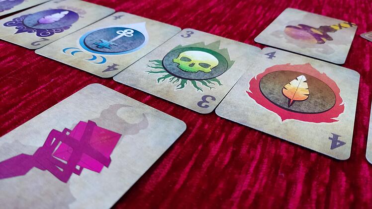 Spiele-Test Gegensatz: Rezension des Micro-Kartenspiels