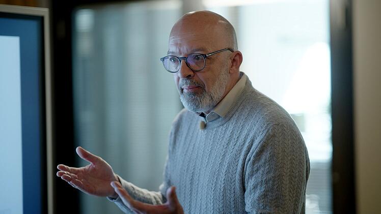 "Die Stimmung in Form dieser Erwartungen kann auch besser werden, ohne dass jetzt schon konkret Auftr&auml;ge da sind", erkl&auml;rt Timo Wollmersh&auml;user vom M&uuml;nchener ifo-Institut.