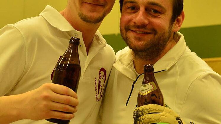 Patrick Gebhardt (li.) und Frank Welz hatten sich mit den "Dieselbrüdern" zwar mehr als Platz 9 erwartet, ließen sich die Laune aber nicht verderben. Foto: Norbert Fischer