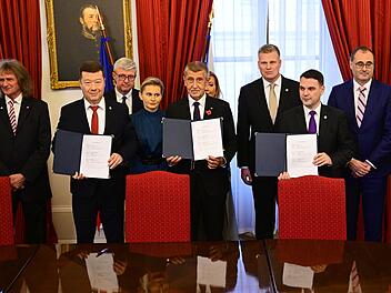 Rechtsbündnis in Tschechien unterschreibt Koalitionsvertrag