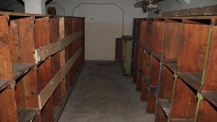 Die Regale sind leergeräumt.