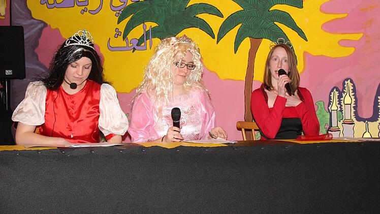 Die Märchenprinzessinnen von links: Schneewittchen (Luisa Herbert), Dornröschen (Anja Weber), Aschenbrödel (Kerstin Link) Foto: Birgit Will