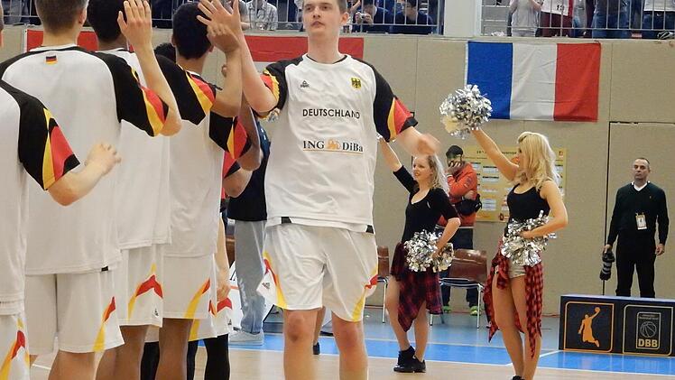 Moritz Sanders bei der Spielervorstellung zum Finale Foto: Udo Schilling