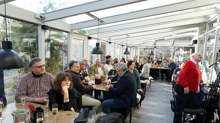 Das Bistro Kreis'l war zum Neujahrsempfang am Sonntagvormittag gut besucht.  Fotos: Richard Sänger