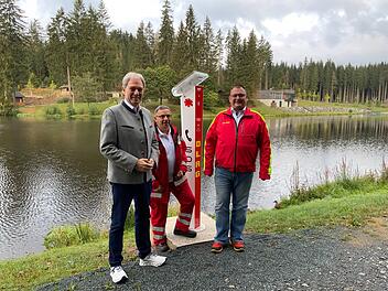 Windheim: Björn Steiger Stiftung finanziert Notrufsäule am Ölschnitzsee
