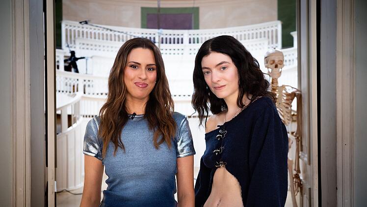 "Ich wollte meine Weiblichkeit festhalten unverfälscht, chaotisch, ohne Filter", so Lorde (rechts) über ihr fünftes Album.