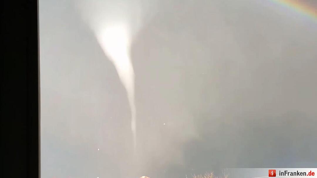 Tornado über Kürnach - Mehrere Häuser beschädigt