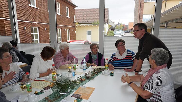 Austausch mit Pfarrer  Frank Mathiowetz, Altenseelsorger im Dekanat Bad Neustadt zur Seniorenarbeit in den Gemeinden.