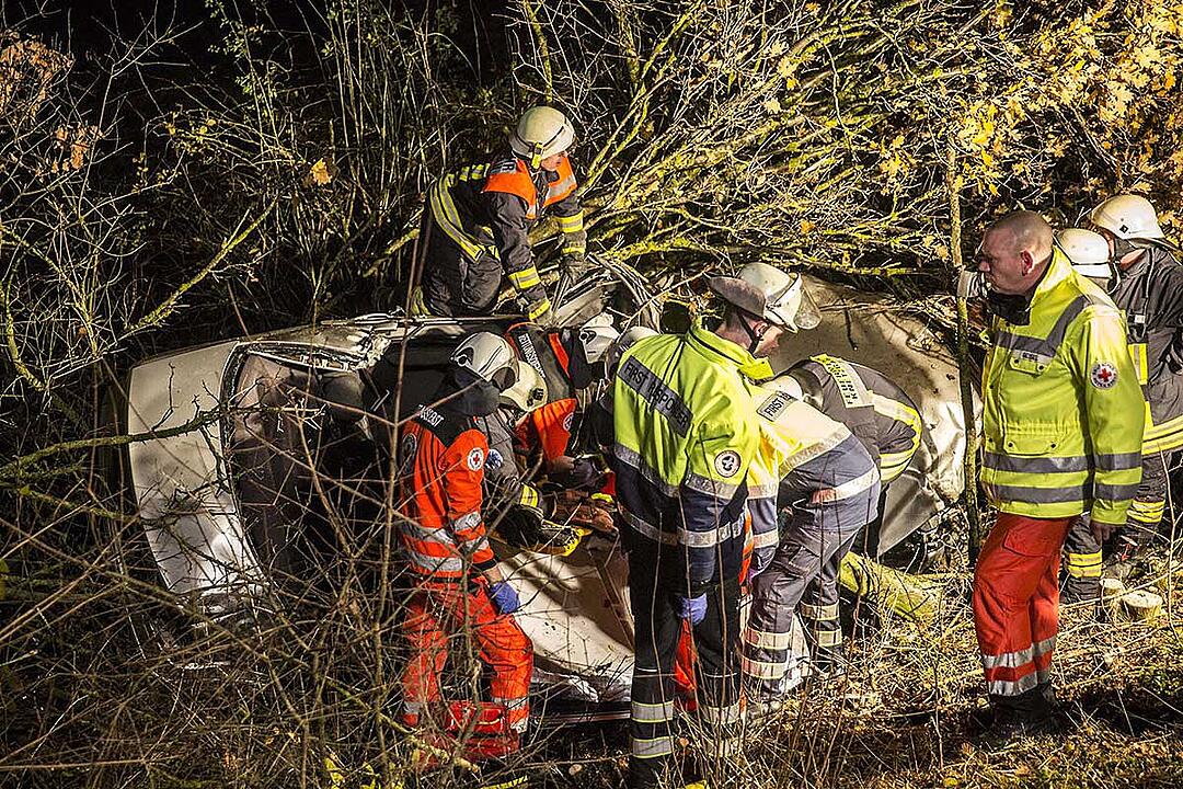 Haßfurt: Fahrer nach Unfall auf der A70 stundenlang eingeklemmt