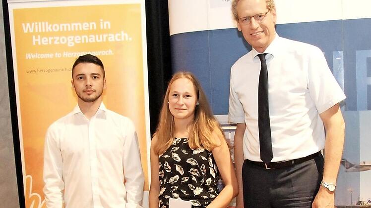 German Hacker (r.) verteilte ebenfalls Preise.