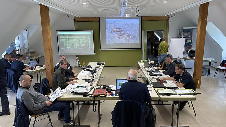 Landkreis Erlangen-H&ouml;chstadt: Hilfs- und Rettungsorganisationen be&uuml;ben Gro&szlig;schadenslage - So lief &Uuml;bung ab