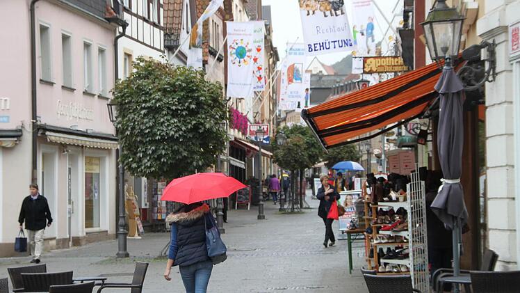 Mit Schuh Eck und Dörnhöfer Haushaltswaren schließen demnächst zwei Kulmbacher Traditionsgeschäfte. Damit verliert die Fußgängerzone ein Stück an Attraktivität. Fotos: Stephan Tiroch