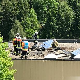 Kreis Hof: Photovoltaikanlage auf Schuldach fängt Feuer