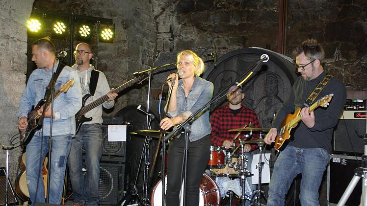 Akustik-Pop mit Könnern: Die Diapers "in motion" bei "Hammelburg moves".  Foto: Winfried Ehling/Archiv