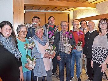 Schriftführerin Sabrina Schmidt (von links) und die geehrten Mitglieder Margitte Bienlein, Wolfgang Müller, Gudrun Müller, Walter Barnickel, Adolf Jungkunz, Ehrenvorsitzender Georg Tannhäuser, Wolfgang Förtsch, Ehrenmitglied Josef Beitzinger und Zweite Vorsitzende Michaela Welsch