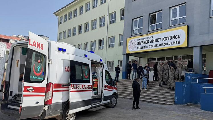 Sch&uuml;sse an Schule in T&uuml;rkei