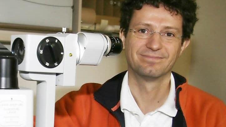 Augenarzt René Woytinas hat nicht nur das Auge, sondern den gesamten Körper im Blick. Foto: Sonja Adam