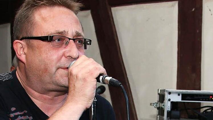 Reinhard Schmid setzt sich auch heute noch für "seine" Rattelsdorfer Basketballer ein.