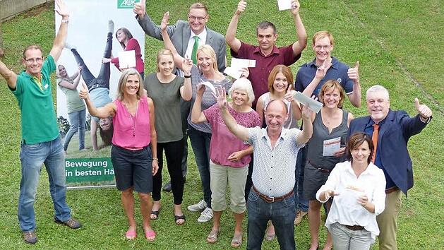 Sportabzeichen erkämpft? Das macht offensichtlich auch Mitarbeiterinnen und Mitarbeitern der Stadtverwaltung Spaß.  Foto: AOK