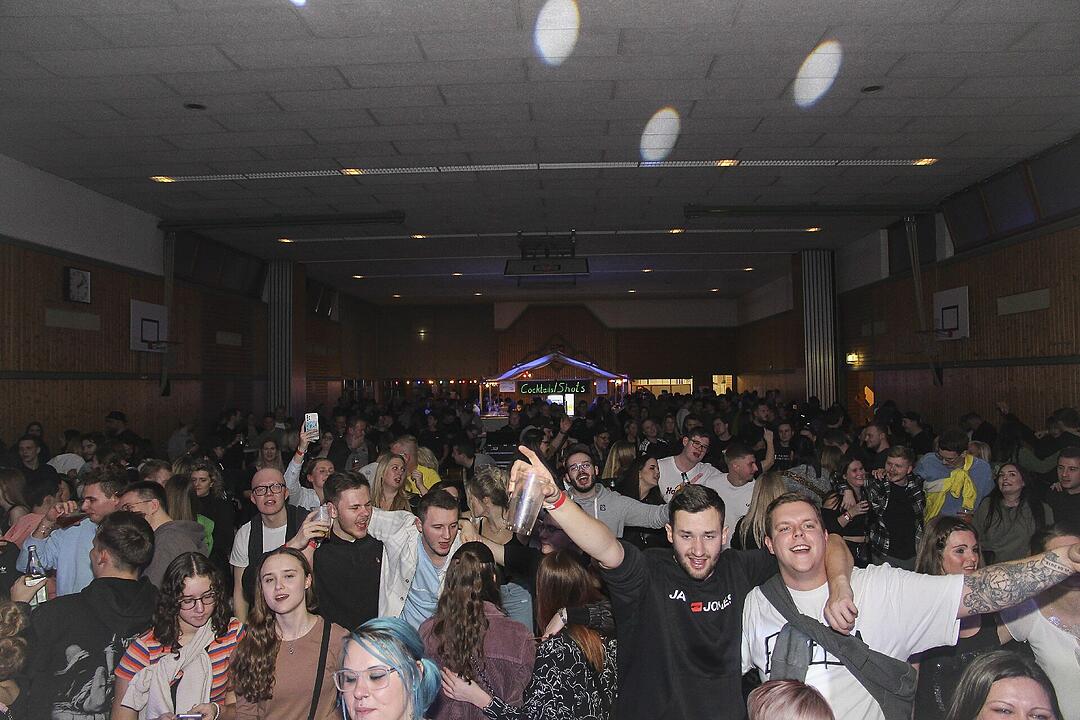 Mit vielen Party-Songs der 80er & 90er und Rock-Pop Klassikern