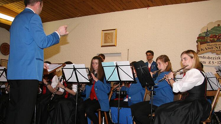 Das Jugendorchester machte den Auftakt - und stellte sein Können mit der Festival Ouverture und einem Supertramp-Medley unter Beweis. Fotos: Sonja Adam