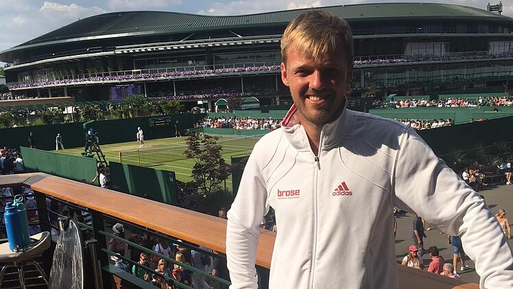 Bekommt das Grinsen in den vergangenen Tagen nicht mehr aus dem Gesicht: Der Witzmannsberger Kevin Krawietz auf dem berühmten Wimbledon-Gelände.  Foto: privat