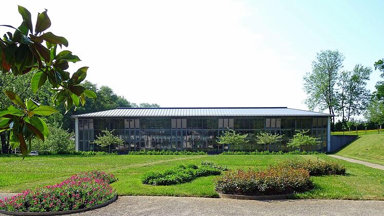 Glasmuseum Rosenau im FrühlingFoto: Jochen Berger