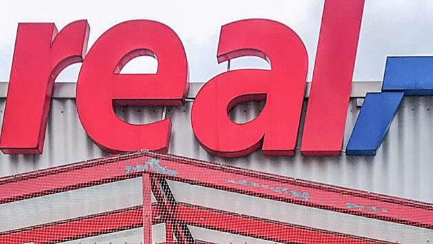 Noch ist alles wie immer: der Real-Markt in der Kirsch&auml;ckerstra&szlig;e. Ende Dezember 2020 schlie&szlig;t der Vollsortimenter seine Tore.  Foto: Michael Wehner