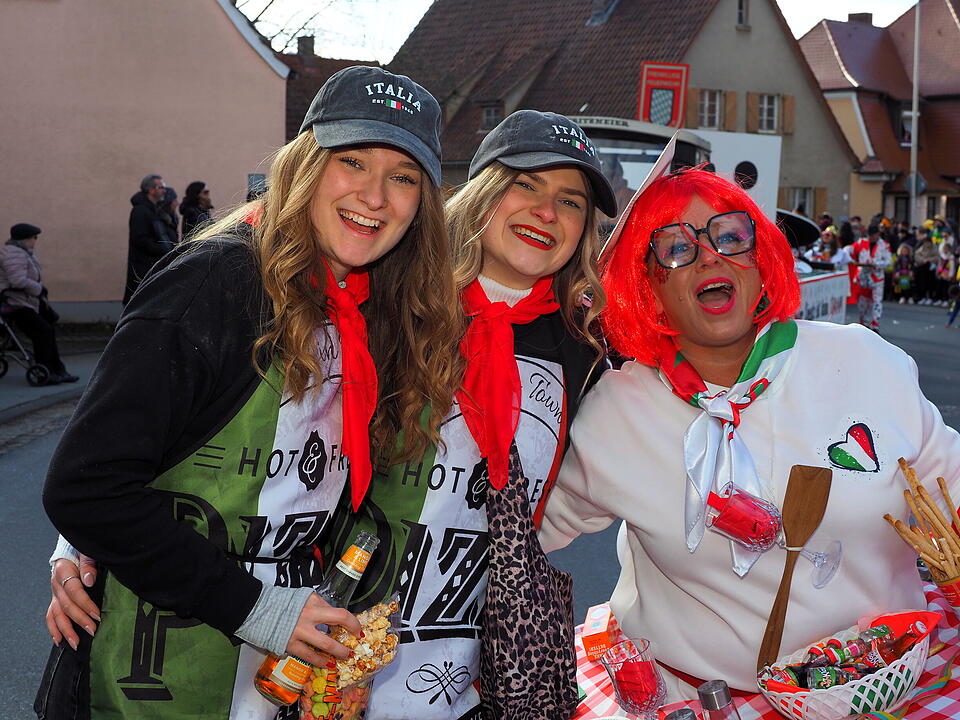 Wildes Faschingstreiben in Steinach an der Saale.