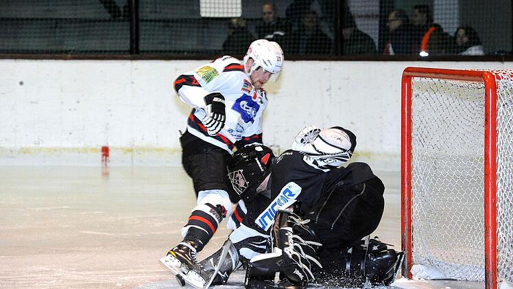 Derbyzeit: Szene aus dem Spiel der Kissinger Wölfe gegen den ESC Haßfurt. Foto: Hopf