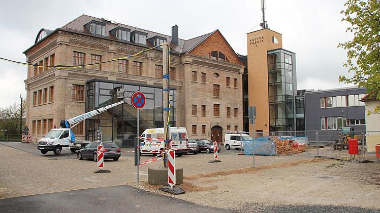 Das Außengelände der Fortuna Kulturfabrik in Höchstadt wird jetzt gestaltet. Foto: Andreas Dorsch