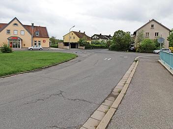 Uneinsichtig: Der Knotenpunkt Weiße-Kreuz-Straße (hier aus Richtung Westen) soll verkehrstechnisch sicherer werden.