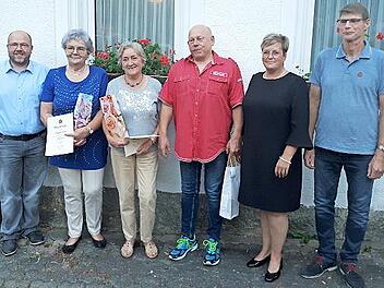 Im Bild von links: 3. Bürgermeister Thomas Rebhahn, Hildegard Stauch, Marianne Messer, Peter Roßmehl, Obfrau Silke Treuner und Uwe Bär