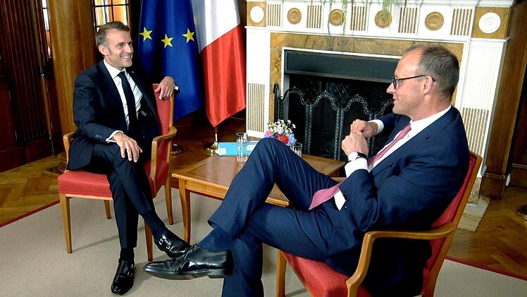 Frankreichs Pr&auml;sident Emmanuel Macron (links) und der deutsche Bundeskanzler Friedrich Merz m&uuml;ssen h&auml;ufig Meinungsverschiedenheiten aushandeln - etwa in Bezug auf das Mercosur-Abkommen.