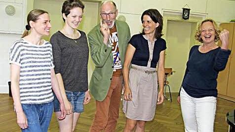 Sonja Zimmermann, Diane Ernst und Nicole Allstadt lassen sich zeigen, wie man auf der Bühne überzeugend rüberkommt.