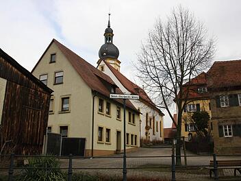 Der Paul-Gerhardt-Platz in Rüdenhausen soll neu gestaltet werden. Nur eine von vielen Maßnahmen. Foto: Diana Fuchs