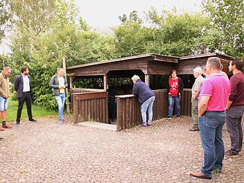 Die Grillhütte am Innenhof des Hauses der Jugend wird zwar entfernt, aber durch eine Überdachung ersetzt.Klaus Klaschka