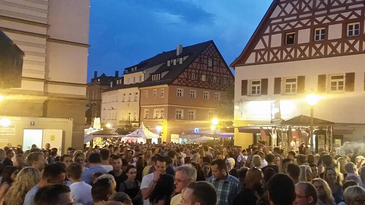 Am Abend ist, wenn das Wetter passt, das Altstadtfest immer gut besucht. Foto: Archiv/J&uuml;rgen Scheibe