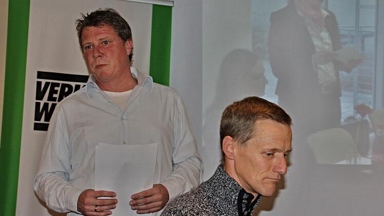 Dominique Heim (von links) und Matthias Krapf von der Polizei-Inspektion Haßfurt informierten über die Verkehrssicherheitsarbeit im Landkreis HaßbergeH. Will