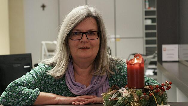 Gabriele Morath ber&auml;t sozial Schwache f&uuml;r den Caritasverband Bad Kissingen. Sie und andere Organisationen setzen Spendengelder der Weihnachtshilfe der Saale-Zeitung ein, um Bed&uuml;rftigen zu helfen. Foto: Steffen Standke