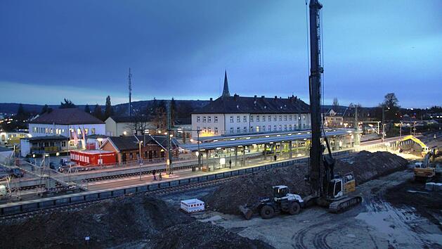 e Bahn verändert das Forchheimer Stadtbild. Unser Foto zeigt ein Bohrgerät beim Umbau des Bahnhofs Forchheim. Wie der Umbau weiter nördlich aussehen könnte, das wollen die DB-Planer im Januar aufzeigen. Foto: DB AG/Hannes Frank