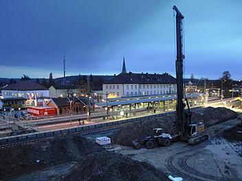 e Bahn verändert das Forchheimer Stadtbild. Unser Foto zeigt ein Bohrgerät beim Umbau des Bahnhofs Forchheim. Wie der Umbau weiter nördlich aussehen könnte, das wollen die DB-Planer im Januar aufzeigen. Foto: DB AG/Hannes Frank