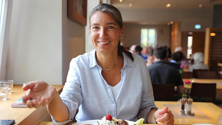 Und noch ein Schlag Sahne obendrauf: Ulrike Grafberger im Einsatz für Leser. Foto: pr