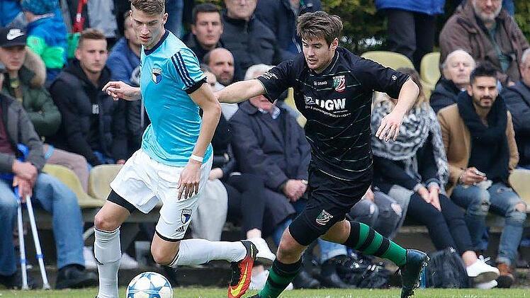 Torschütze zum 1:0 für die SpVgg: Steffen Müller erzielte nach sieben Minuten den Führungstreffer für Jahn Forchheim, am Ende gewann der Tabellen-Zweite das Verfolgerduell mit 3:1.  Foto: Sebastian Baumann
