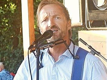 Bernd Meusel spielt Songs von Bruce Springsteen. Foto: pr
