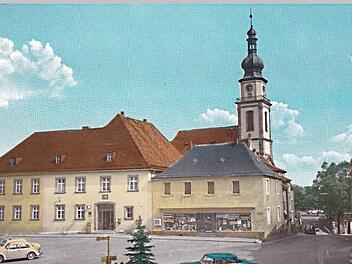 Der Stadtsteinacher Marktplatz in den 1970er Jahren, links das Postamt.  Reproduktionen: Siegfried Sesselmann