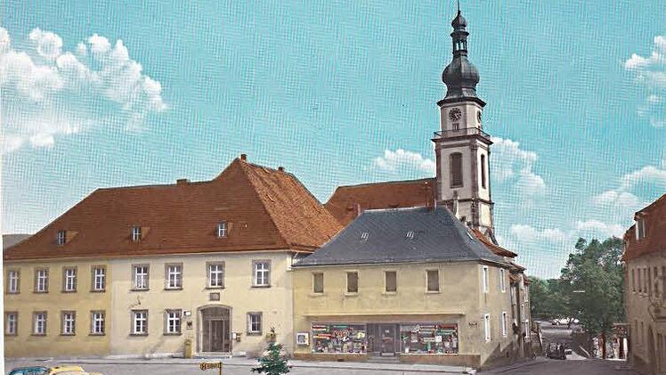 Der Stadtsteinacher Marktplatz in den 1970er Jahren, links das Postamt.  Reproduktionen: Siegfried Sesselmann